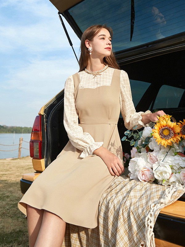 禹妃2022春夏季卡其色纯色吊带裙