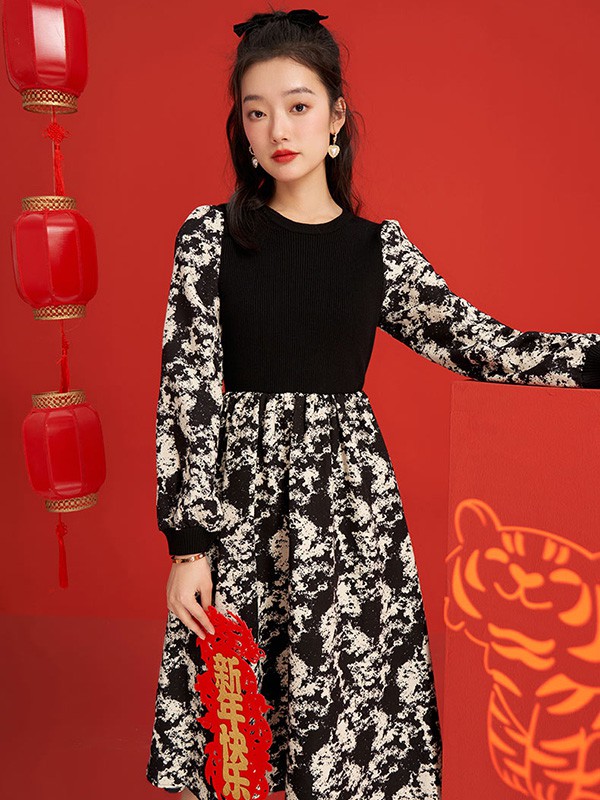 拉夏贝尔女装2022春夏季黑色印花连衣裙