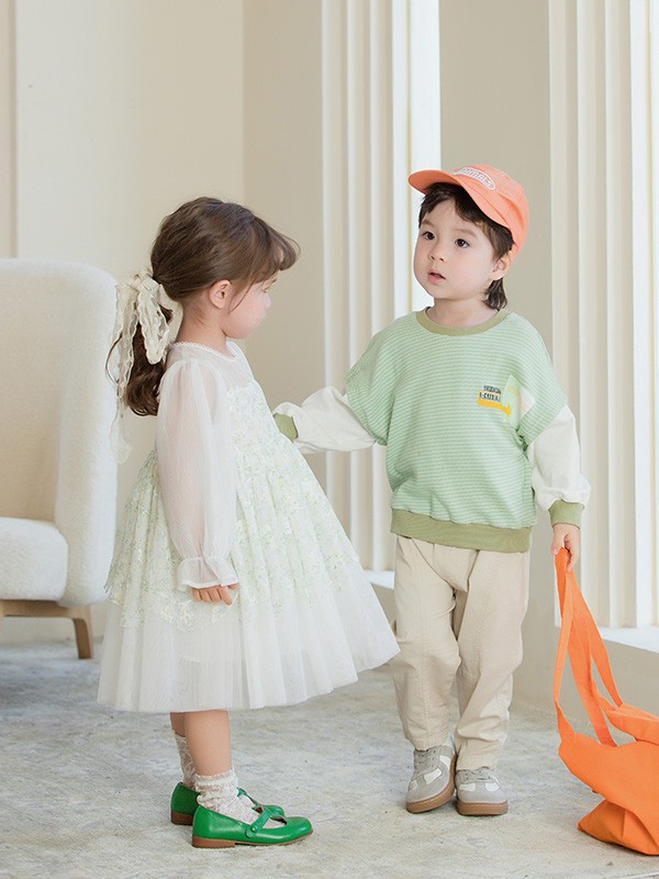 古力家童装2022春夏季卡其色纯色长裤