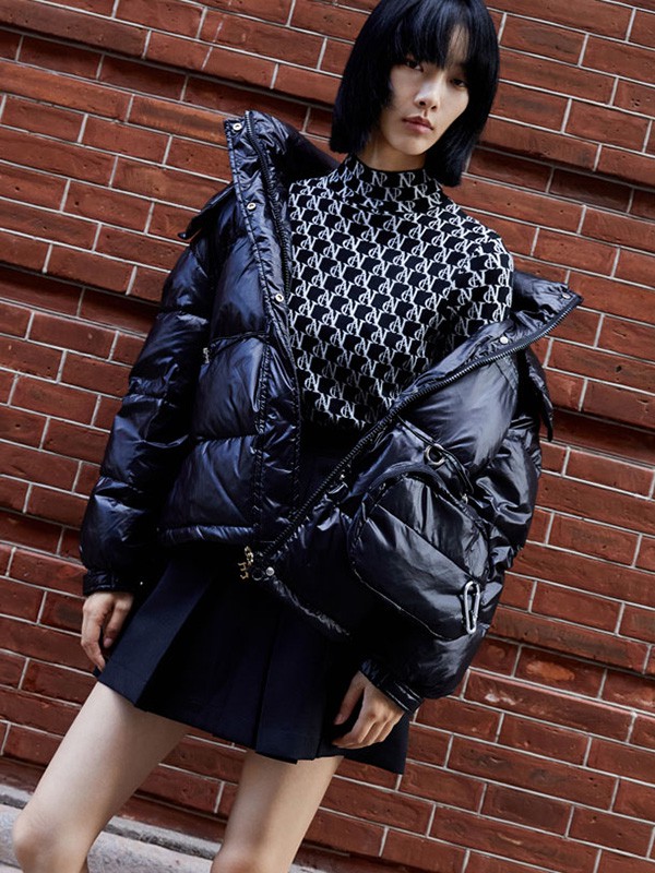 纳俪2021秋冬季黑色连帽羽绒服