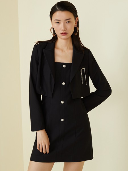 奥伦提女装2021秋冬季黑色纯色连衣裙