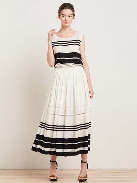 埃迪拉2022春夏季白色印花连衣裙