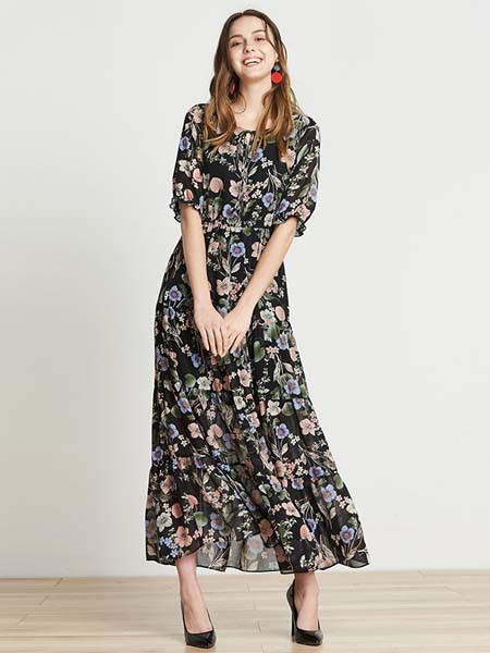 埃迪拉女装2022春夏季黑色印花连衣裙