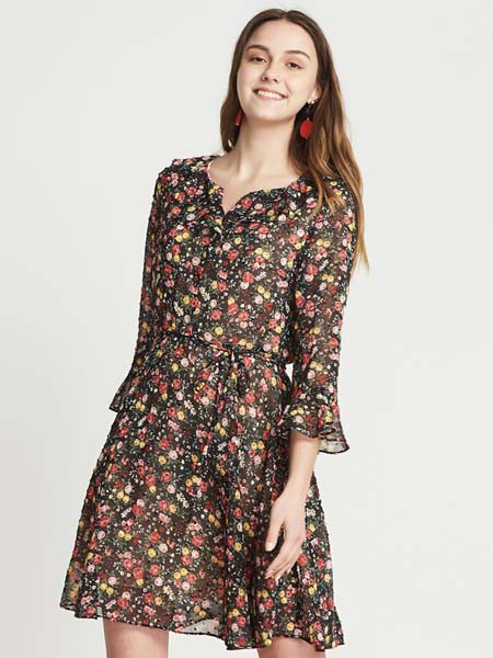 埃迪拉女装2022春夏季棕色印花连衣裙