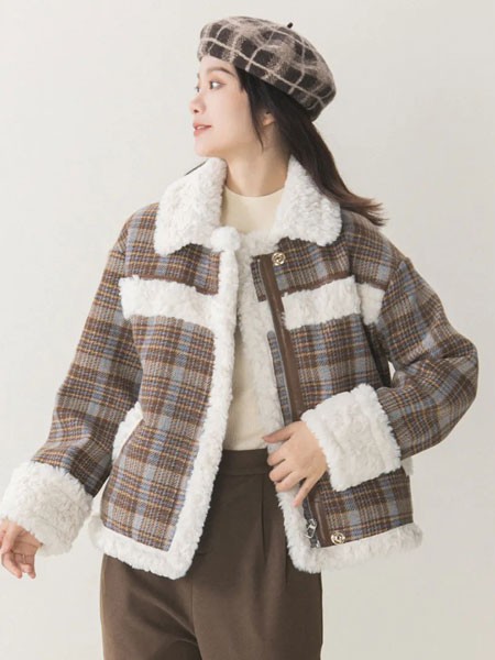 费依女装2021秋冬季棕色格子外套
