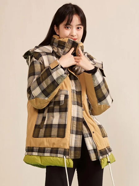 费依女装2021春夏季棕色格子羽绒服