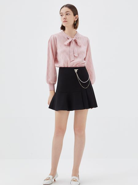 香影2022春夏季黑色纯色百褶裙