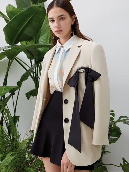 香影2022春夏季米色蝴蝶结西装