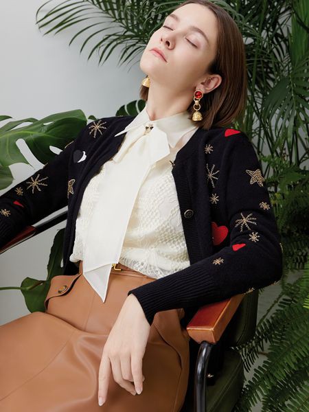 香影2021春夏季米色蝴蝶结雪纺衫