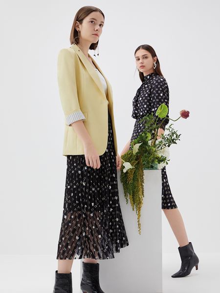 香影2022春夏季黑色波点连衣裙