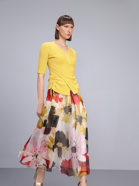 卡汶2022春夏季白色印花半身裙