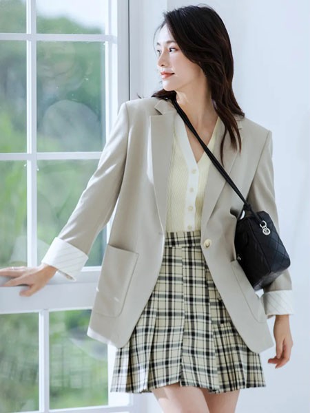 卡汶2022春夏季白色格子半身裙