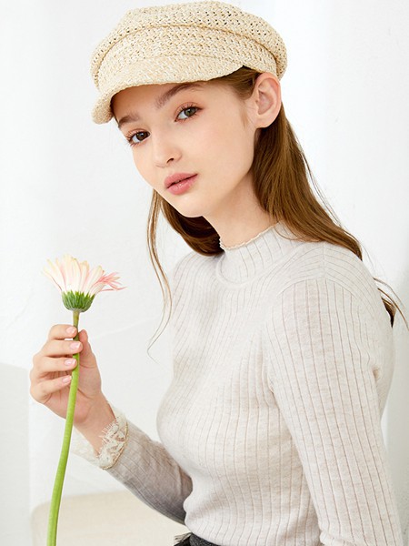 朵以2022春夏季米色纯色针织衫