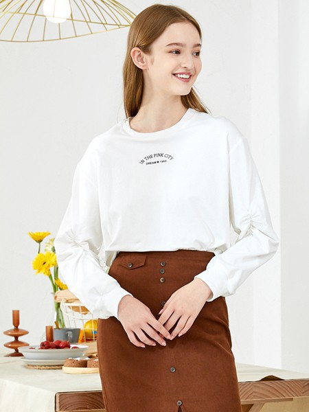 朵以2022春夏季白色印花T恤