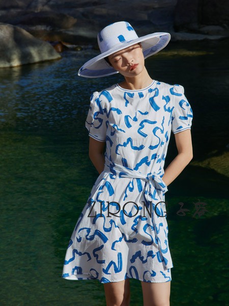 子容2022春夏季白色印花连衣裙