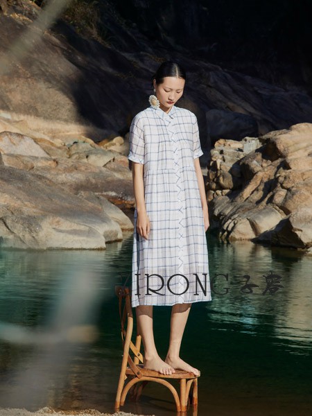 子容2022春夏季白色格子连衣裙