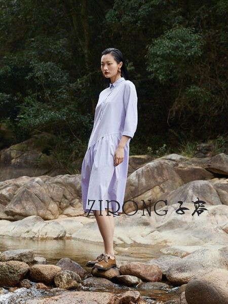 子容2022春夏季灰色印花连衣裙