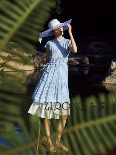 子容2022春夏季蓝色印花连衣裙