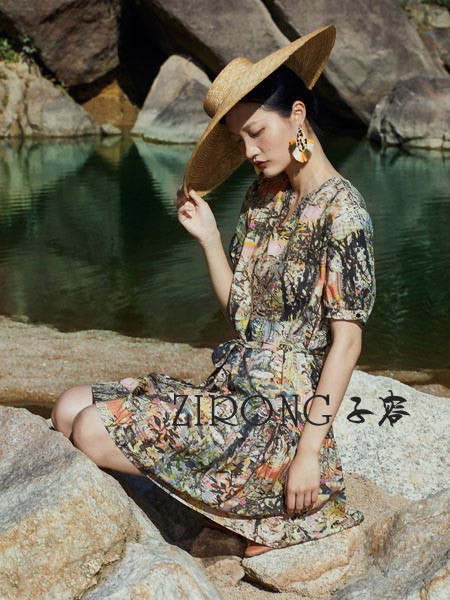 子容2022春夏季灰色印花连衣裙