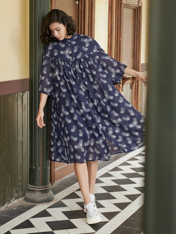 犁人坊女装2021秋冬季藏蓝色印花连衣裙