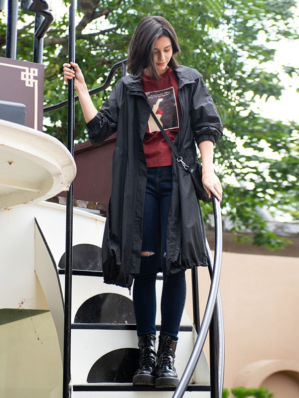 犁人坊女装2021秋冬季酒红色印花T恤