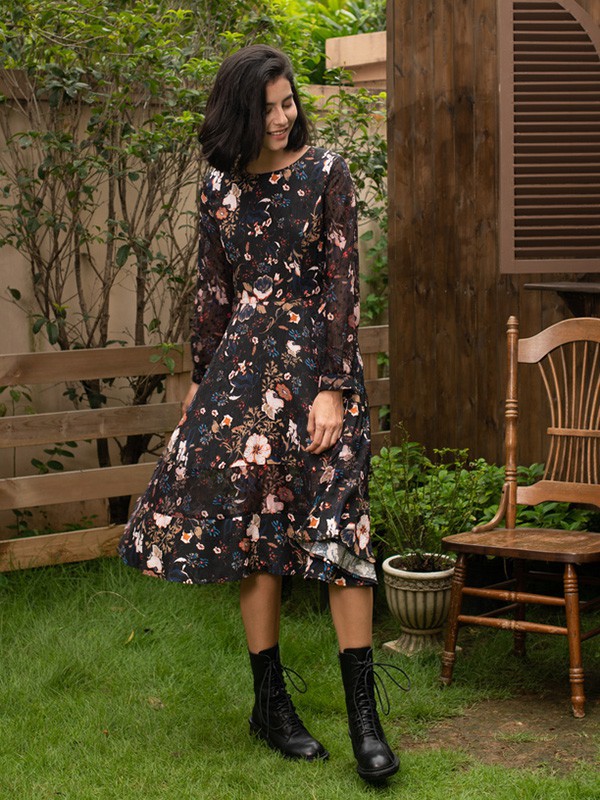 犁人坊女装2021秋冬季黑色印花连衣裙