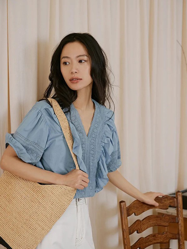 UAU女装2022春夏季蓝色娃娃领雪纺衫