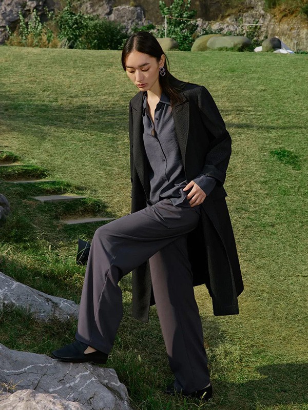 UAU女装2022春夏季黑色纯色大衣