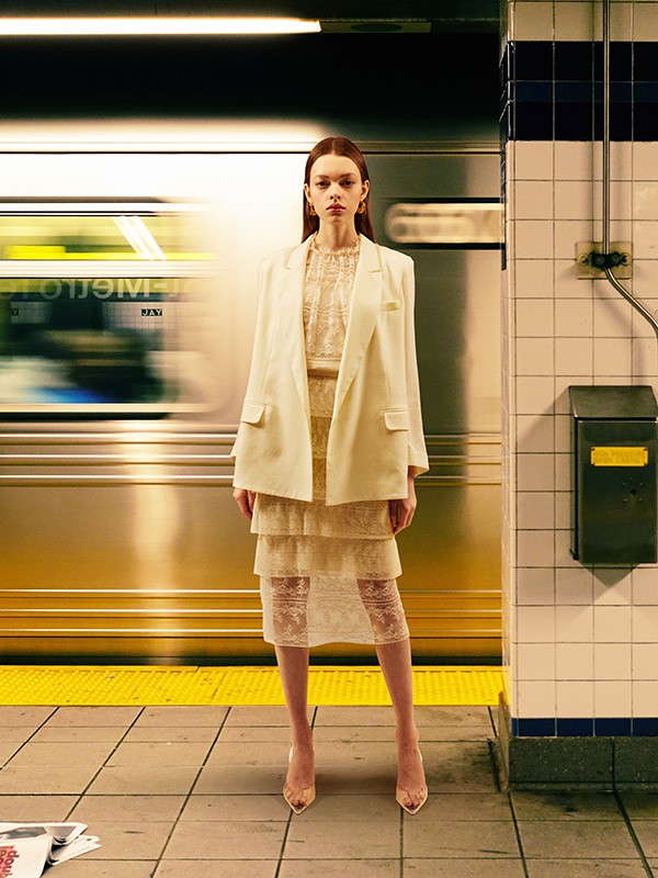 MYMO2022春夏季米色蕾丝连衣裙