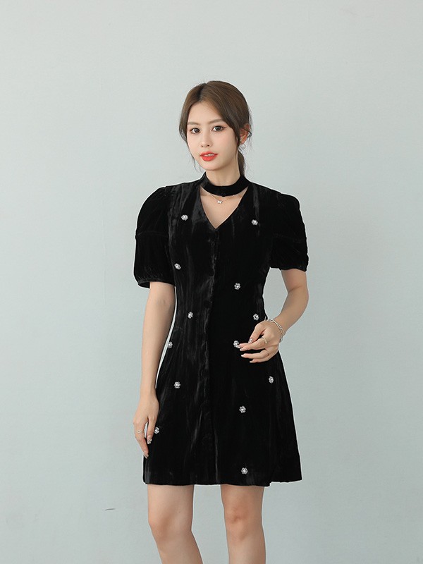 艾诺绮2022春夏季黑色泡泡袖连衣裙