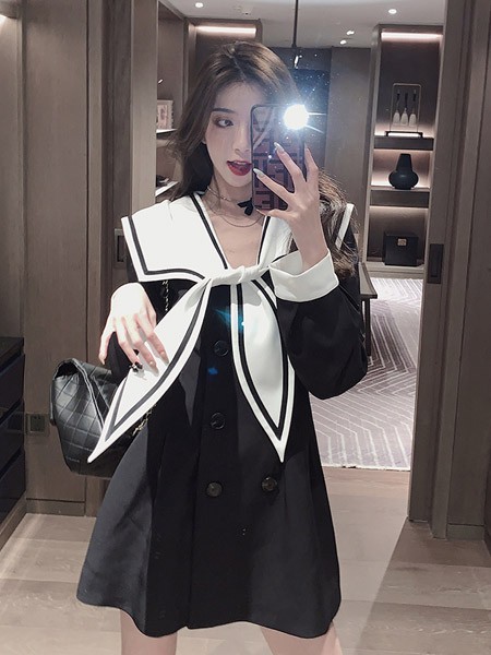 乖一点2022春夏季黑色娃娃领连衣裙