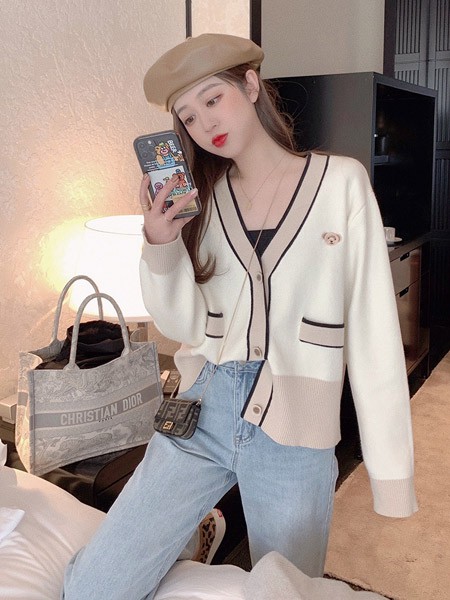 乖一点2022春夏季白色纯色针织衫