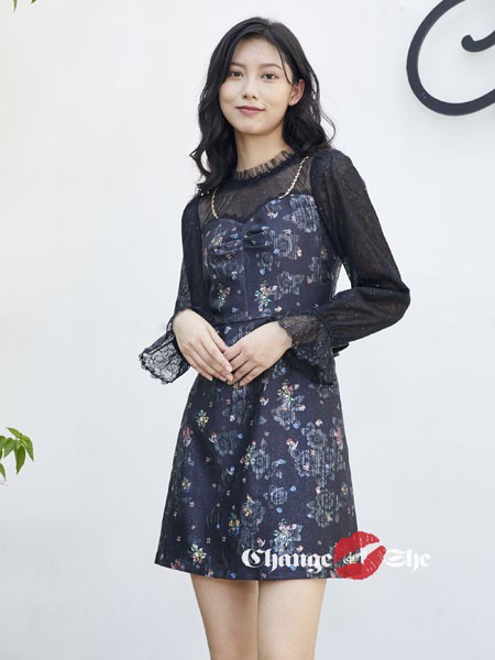 千细2021秋冬季藏蓝色印花连衣裙