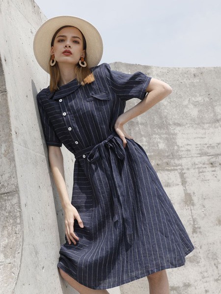 吉米赛欧2022春夏季藏蓝色条纹连衣裙