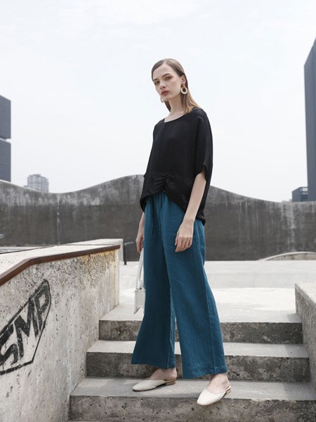 吉米赛欧女装2022春夏季黑色纯色T恤