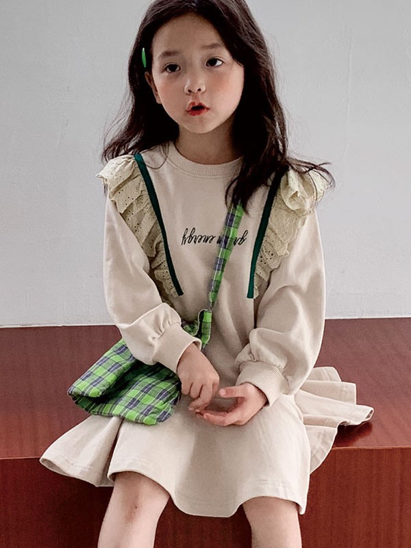 茶子树童装2022春夏季米色字母连衣裙