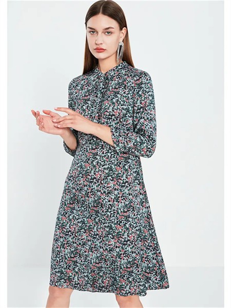 菲妮迪女装2021秋冬季