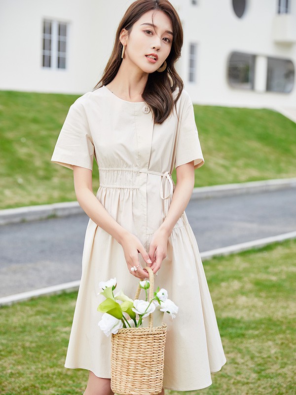 艾蜜唯娅2022春夏季卡其色纯色连衣裙