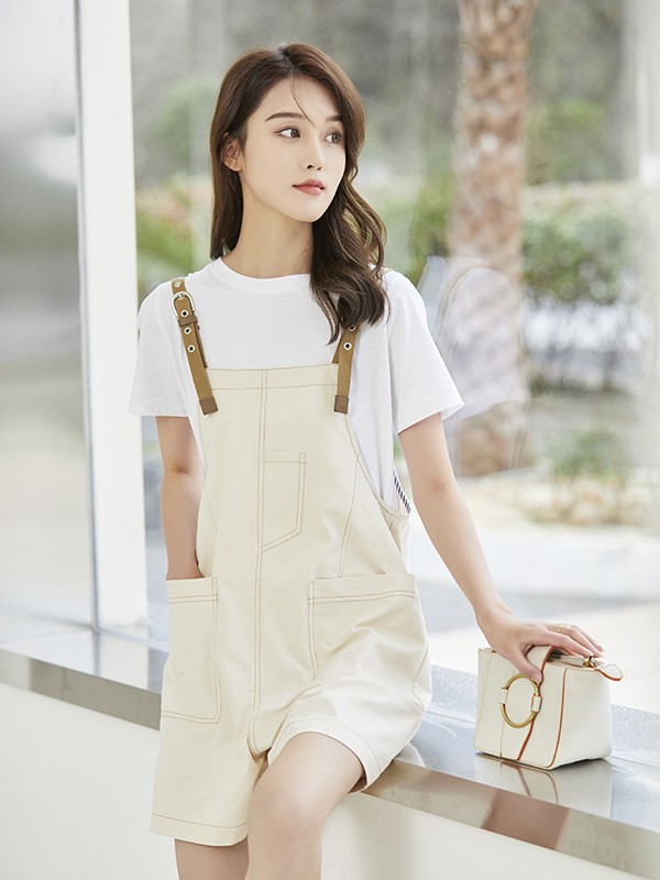 艾蜜唯娅2022春夏季卡其色纯色背带裙