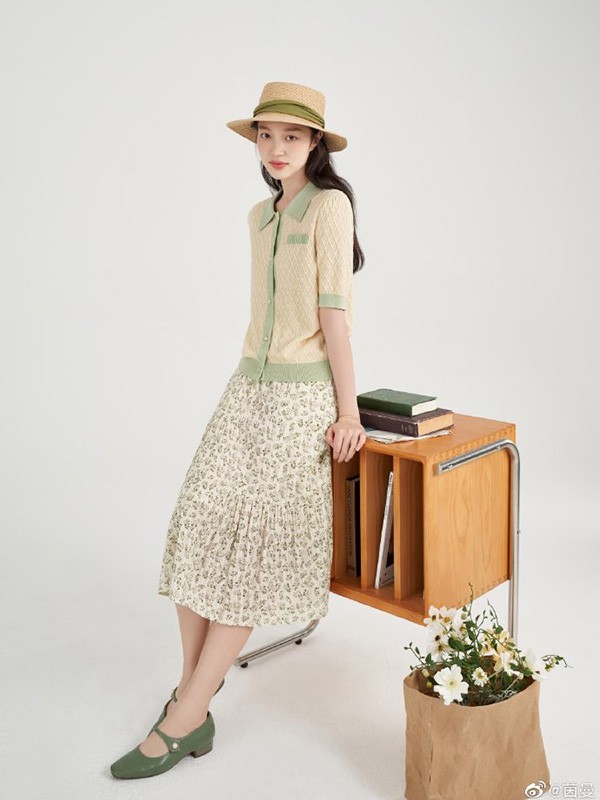 茵曼2022春夏季白色印花长裙