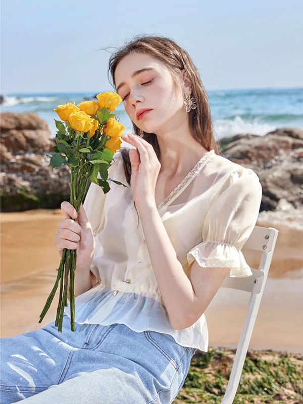 UU2022春夏季白色泡泡袖雪纺衫