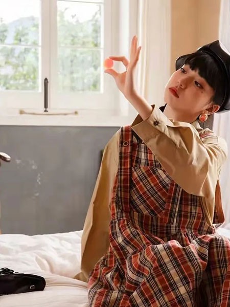 菀草壹2021秋冬季红色格子背带裙