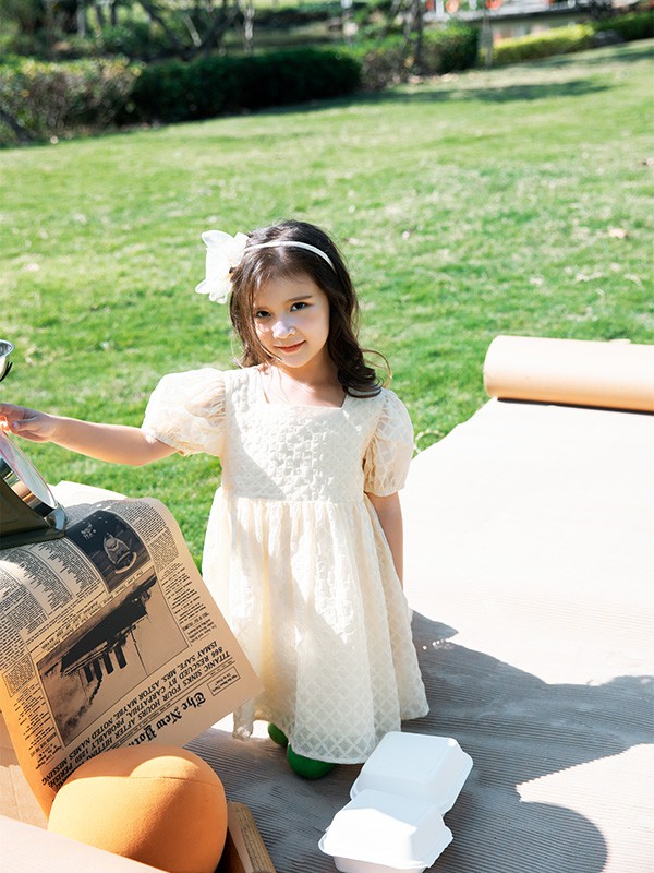 KISSABC2022春夏季米色泡泡袖连衣裙