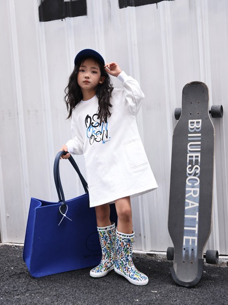 熊卡唯妮2022春夏季白色印花连衣裙