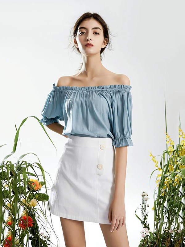 蓝珣2022春夏季蓝色一字肩雪纺衫