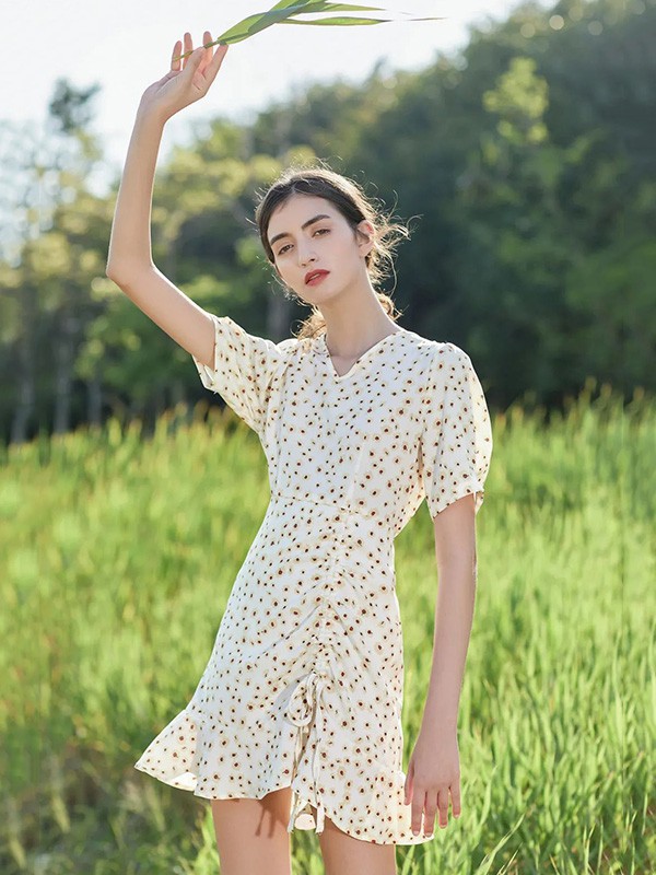 蓝珣2022春夏季白色波点连衣裙