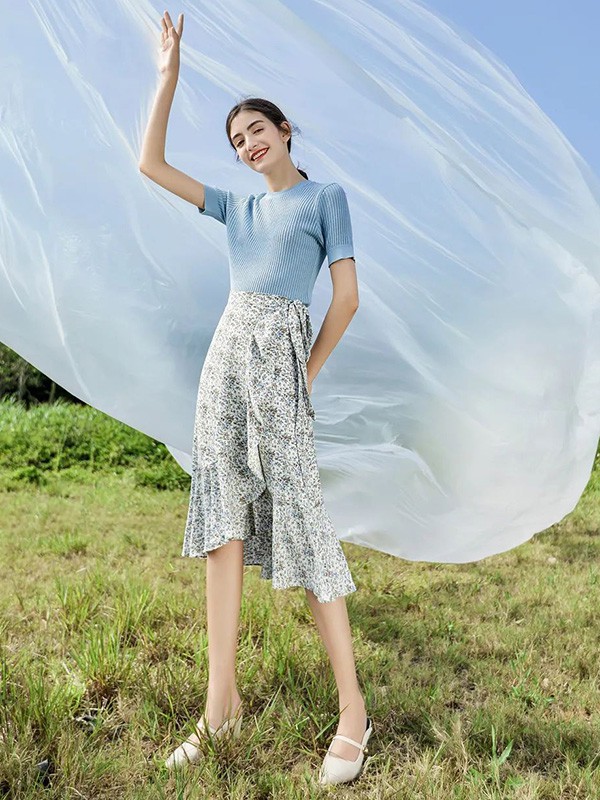 蓝珣2022春夏季灰色印花半身裙