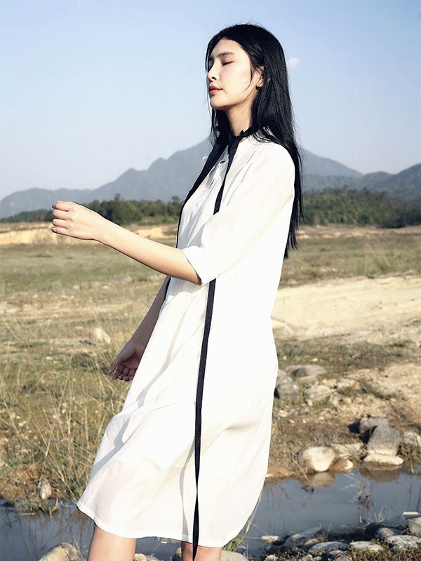 底色2022春夏季白色纯色连衣裙