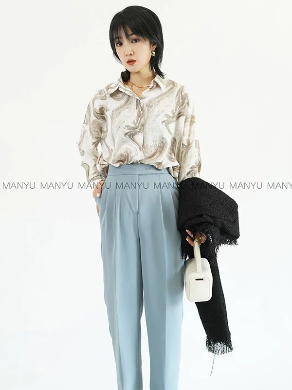 亲密鳗鱼2022春夏季白色印花衬衫