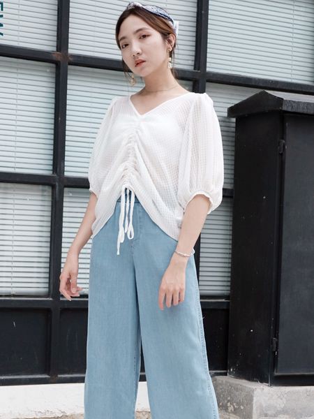 初绱女装2022春夏季白色褶皱T恤